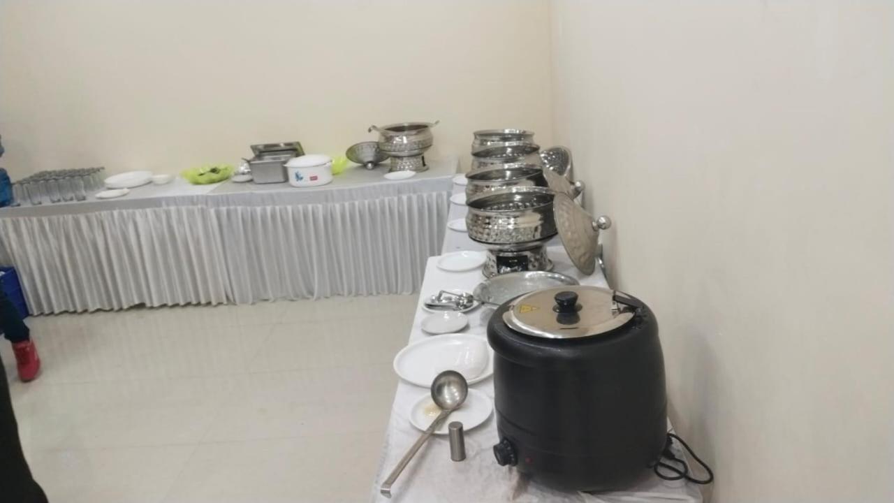 Shourya Hotel And Banquet Noida Buitenkant foto