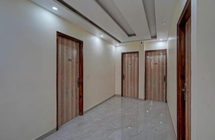 Shourya Hotel And Banquet Noida Buitenkant foto