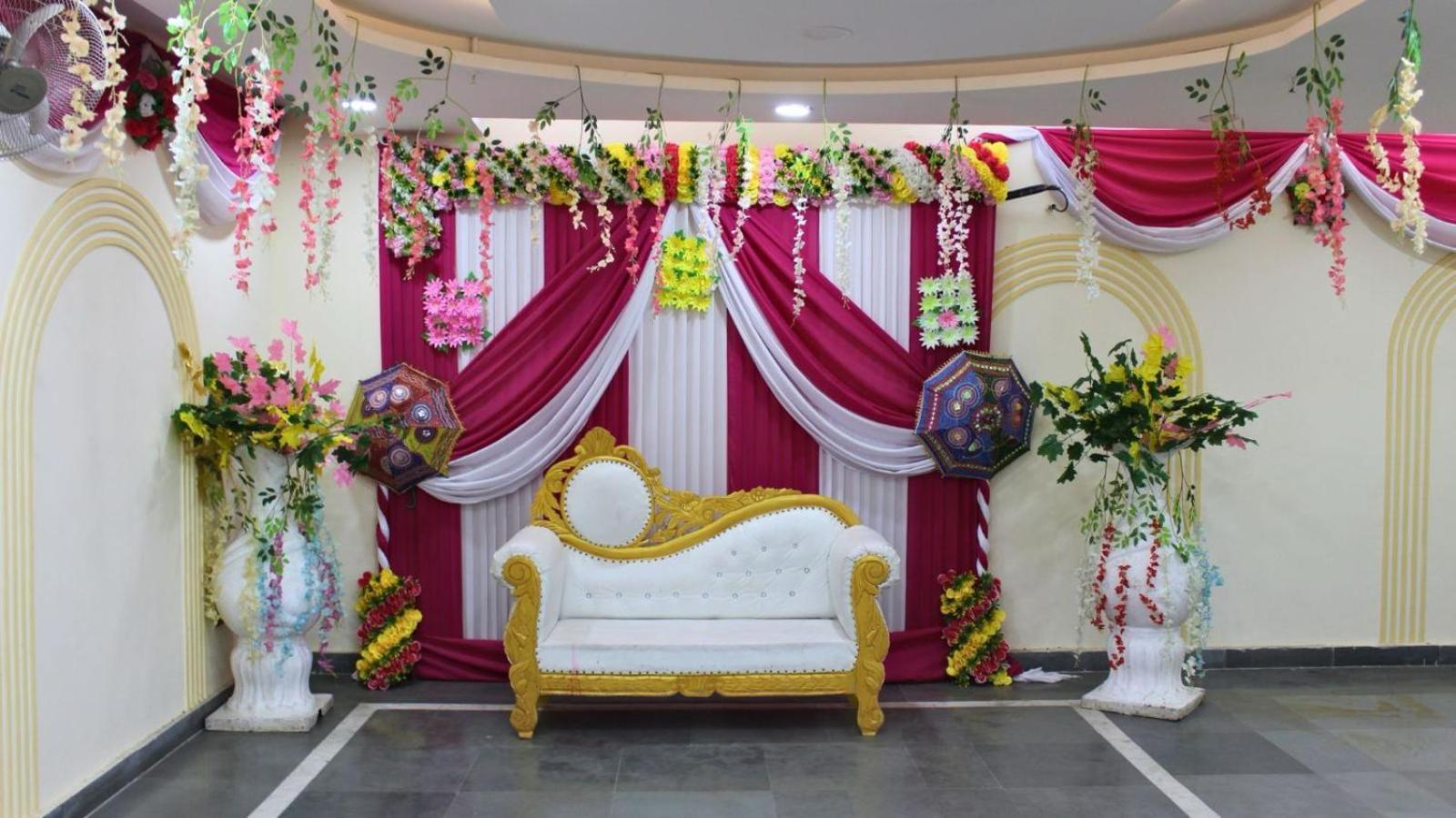 Shourya Hotel And Banquet Noida Buitenkant foto